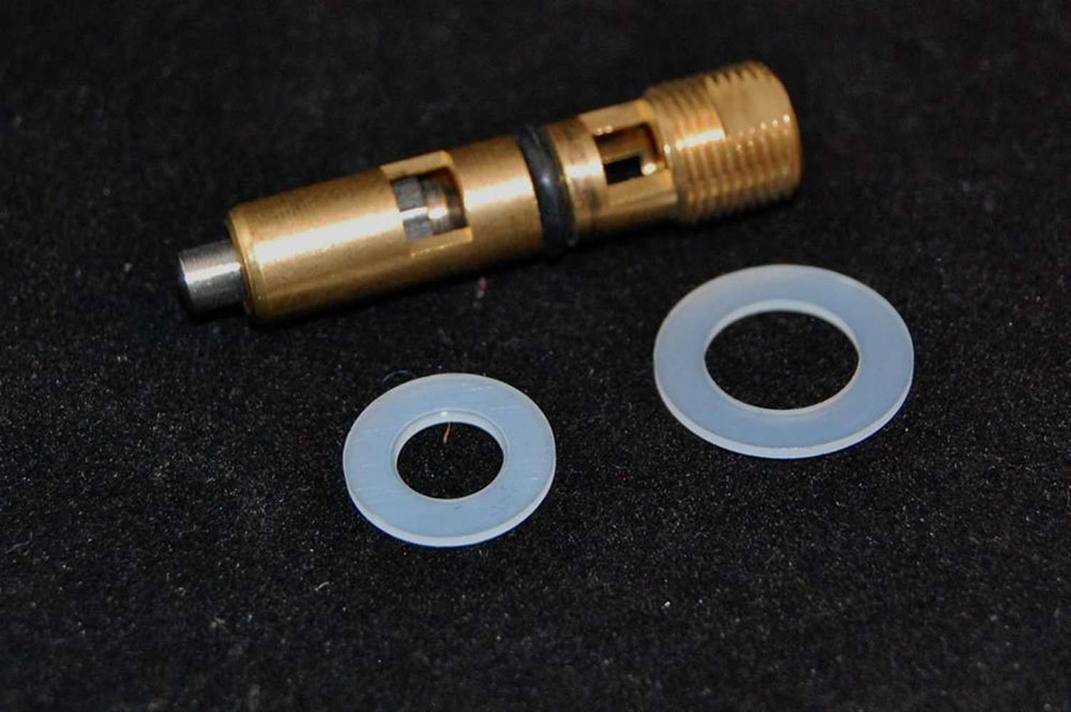 ADVANCED ENGINE DESIGN .150 Alcohol Needle & Seat - Each 5117